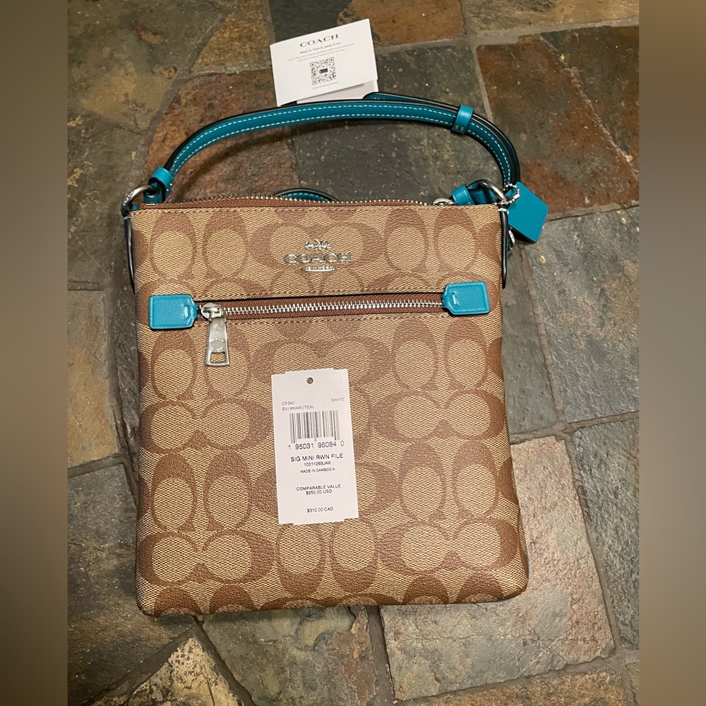 😍NWT Coach signature Rowan crossbody bag😍